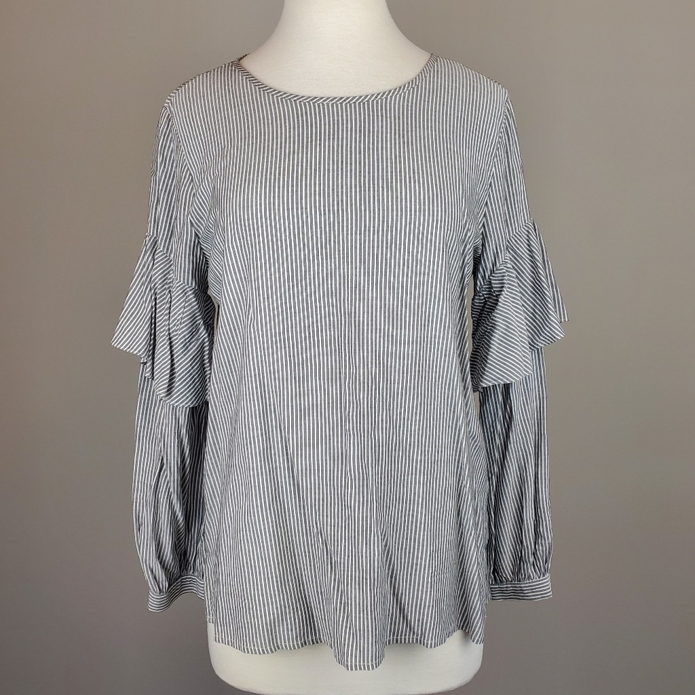 Pleione Grey & White Ruffle Sleeve Top